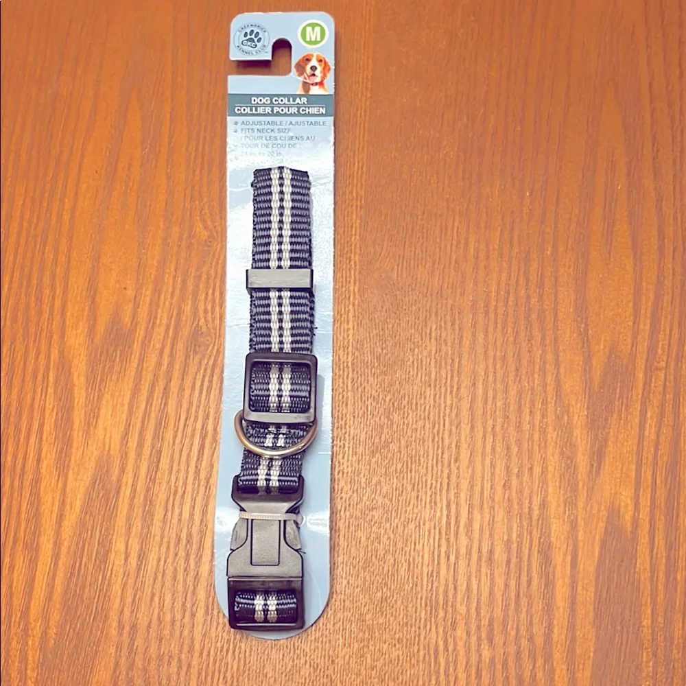 GKC dog collar with adjustable length. Navy blue, white Size M. NWT